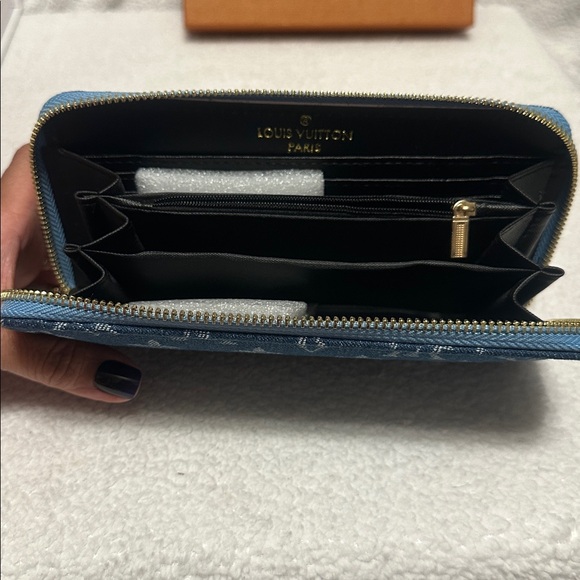 Fashion Inspired Item (WALLET) - Picture 5 of 5